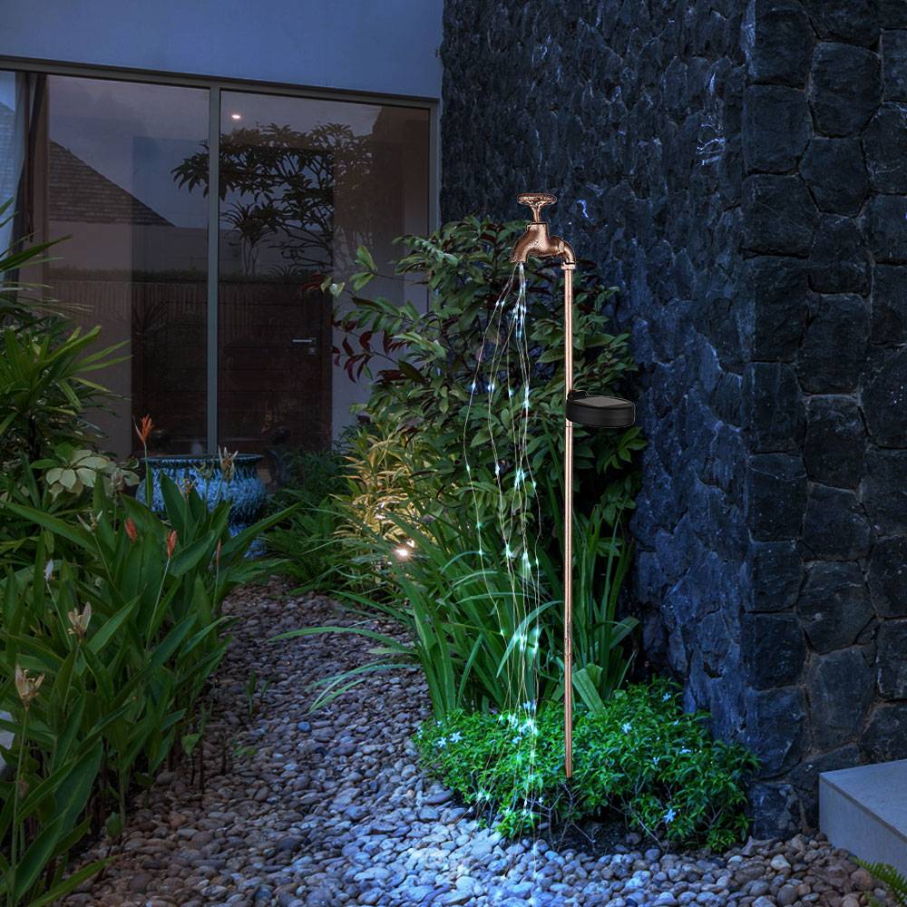 Solar Wasserhahn Deko Garten Wasserhahn mit Licht Außen Solar Gartenstecker für Außen, Feuereffekt, Metall gold, 60x LED warmweiß, LxBxH 11x6x80