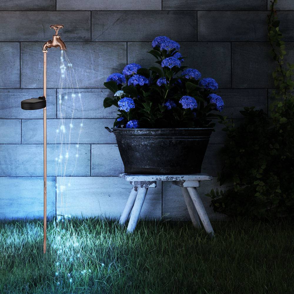 Solar Wasserhahn Deko Garten Wasserhahn mit Licht Außen Solar Gartenstecker für Außen, Feuereffekt, Metall gold, 60x LED warmweiß, LxBxH 11x6x80