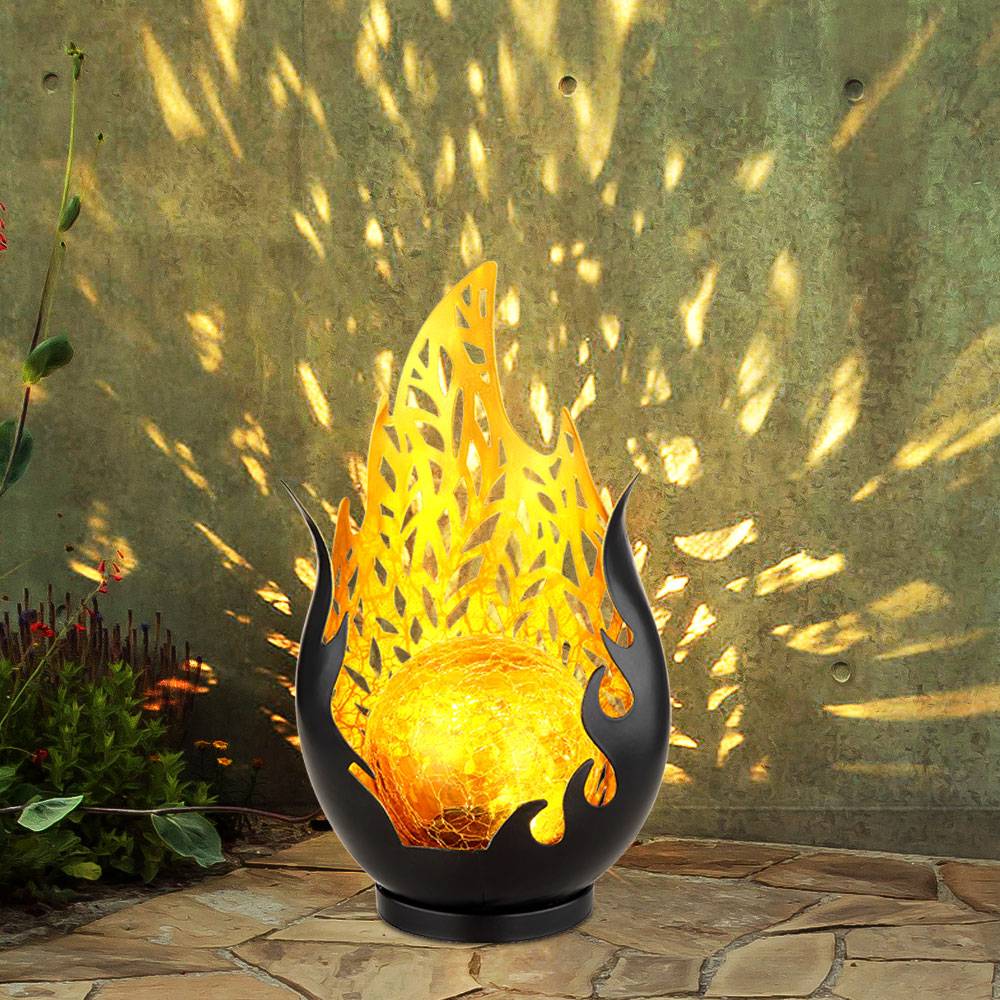 Gartendeko Solarlampen für Außen Outdoor Balkon Deko schwarz gold Flammenoptik Glaskugel, IP44 Akku Metall Dekorstanzungen, 1x LED, LxBxH 16,5x12,5x