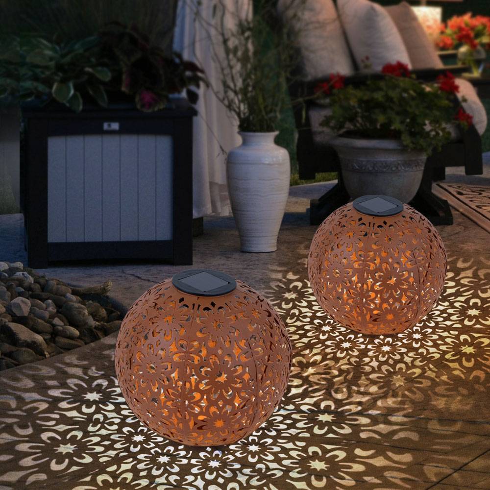 Solarlampe für Außen Kugel Solar Gartendeko Solarleuchte rost Erdspieß, Blumen Dekorstanzungen, Metall, LED warmweiß, D 20 cm