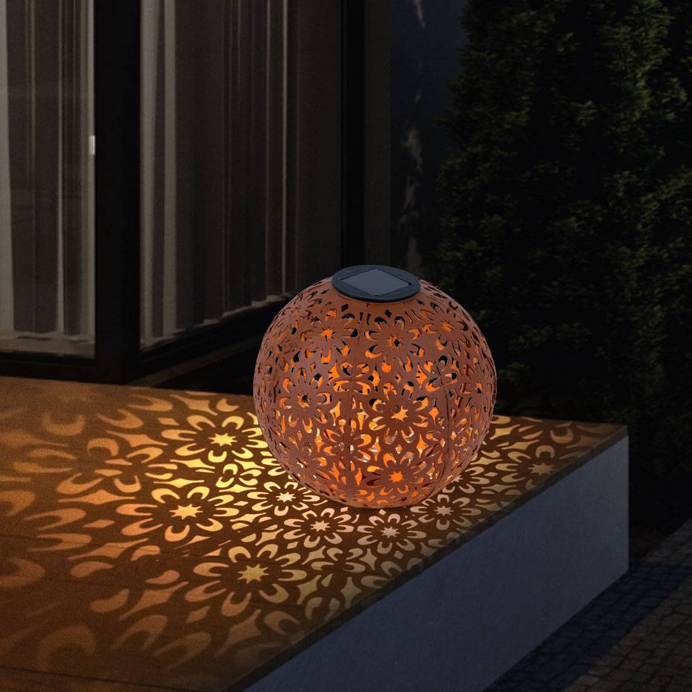 Solarlampe für Außen Kugel Solar Gartendeko Solarleuchte rost Erdspieß, Blumen Dekorstanzungen, Metall, LED warmweiß, D 20 cm, 2er Set