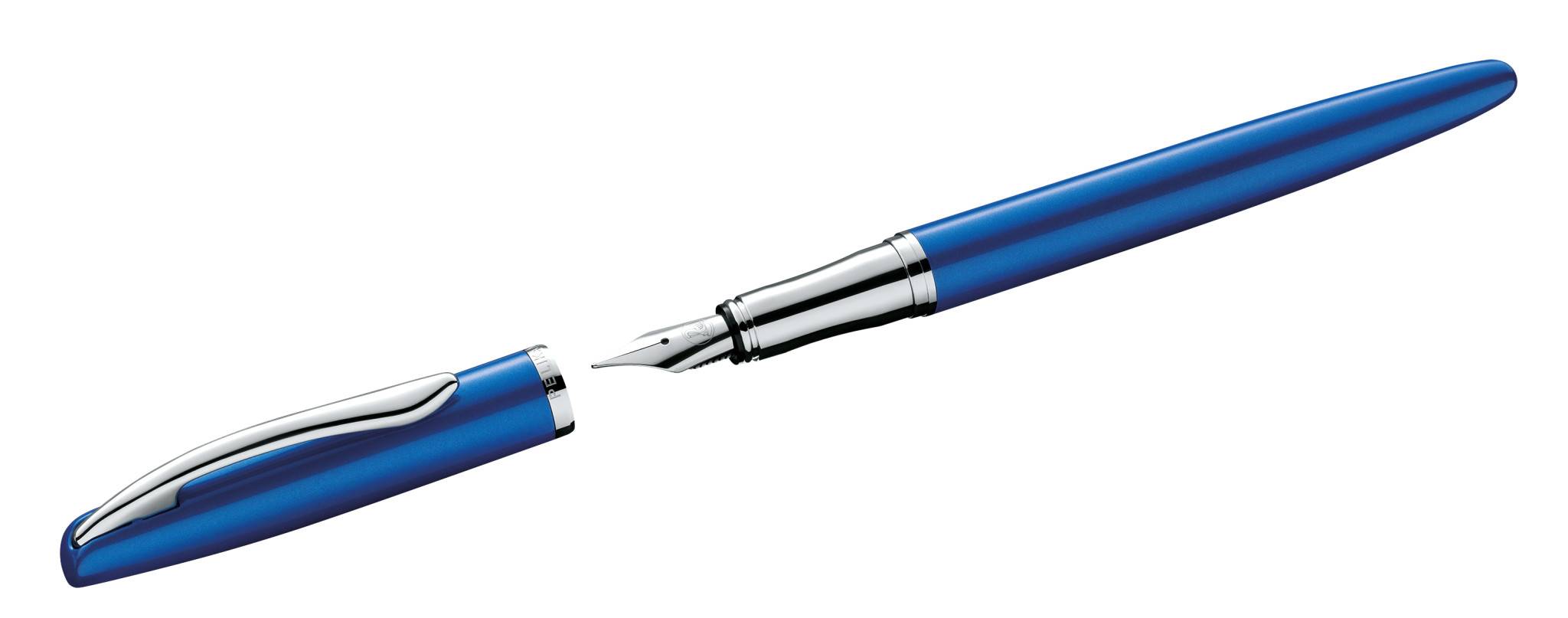 Blaugedeckelter Füllhalter mit entfernter Kappe, die Feder auf weißem Hintergrund zeigend.