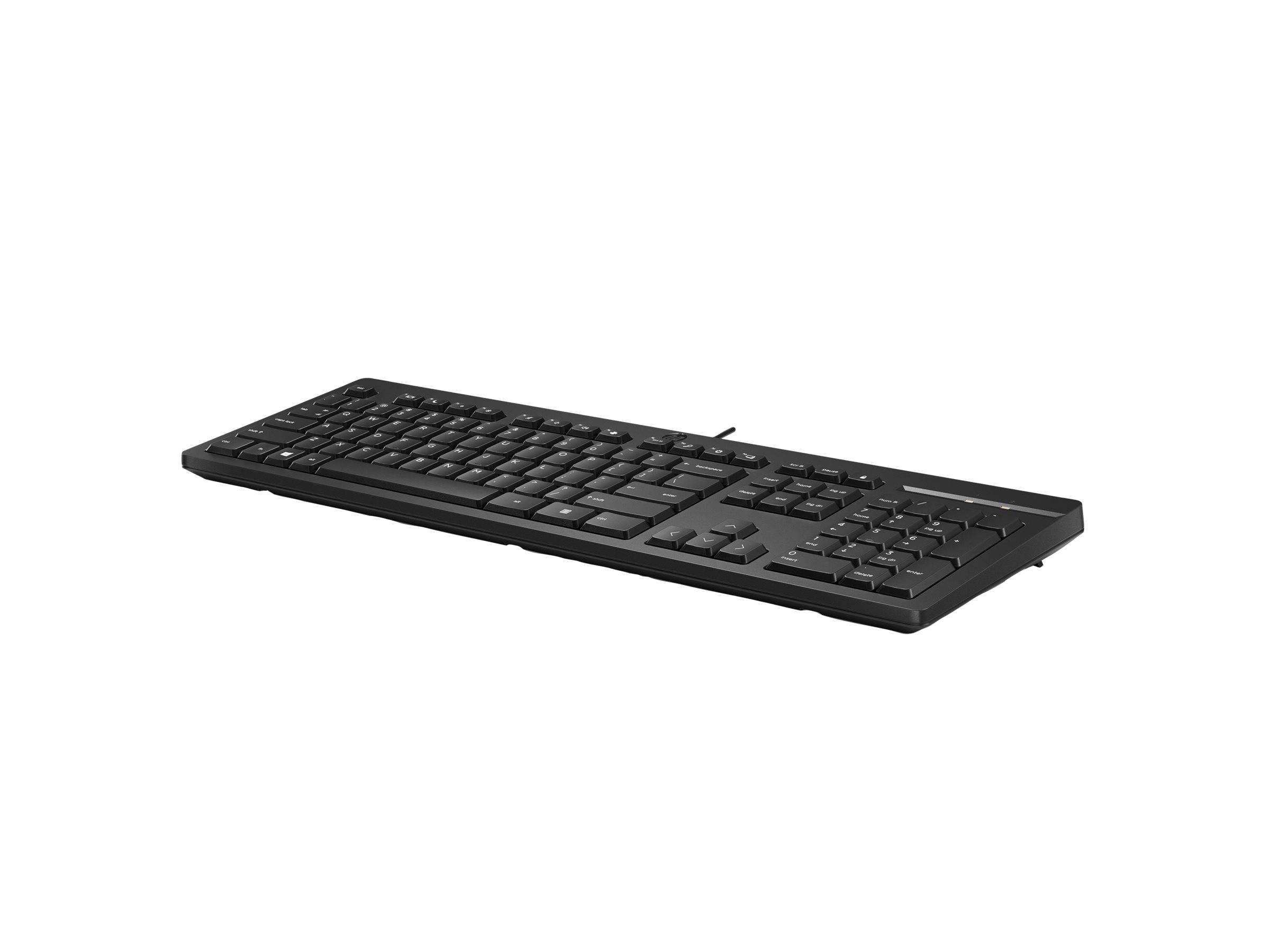 Schwarze kabelgebundene Computertastatur auf weißem Hintergrund, in schräger Perspektive gezeigt.