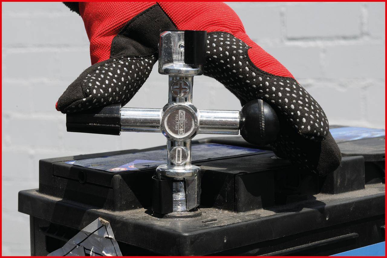 KS TOOLS Batteriepol- und Klemmen-Reinigungsfrser-Kreuz