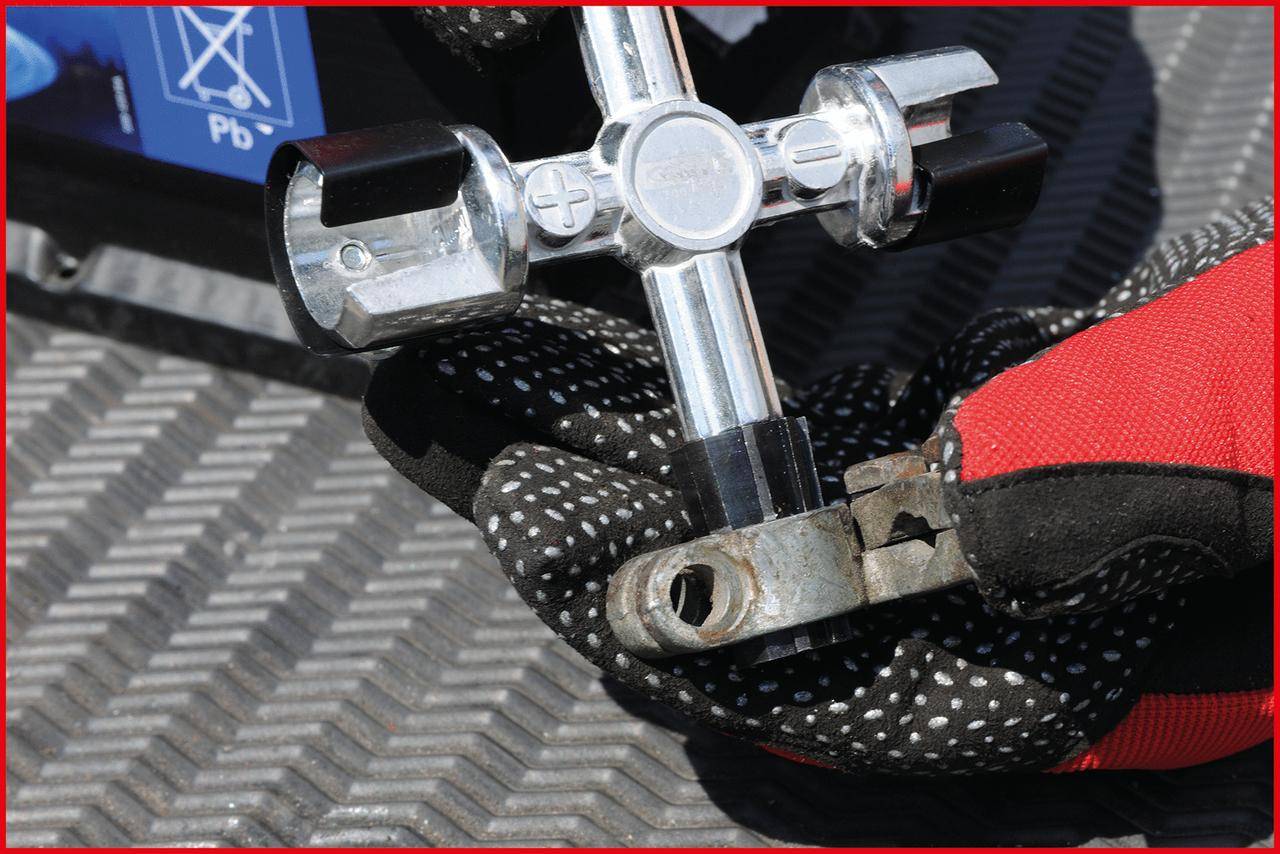 KS TOOLS Batteriepol- und Klemmen-Reinigungsfrser-Kreuz