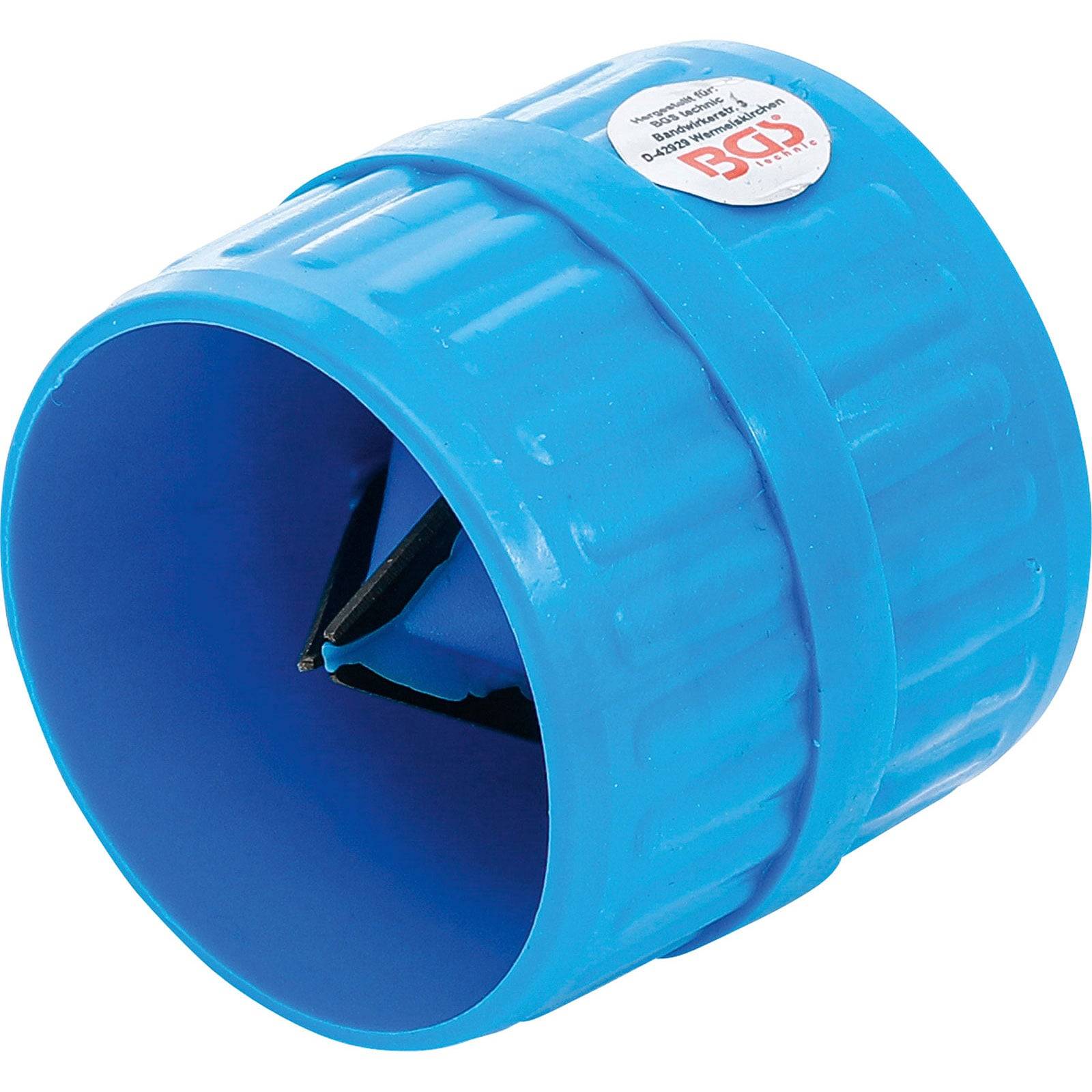 Ein blauer Entgratungswerkzeug mit zylindrischer Form und scharfen Innenblättern zum Reinigen und Glätten von Rohrrändern.