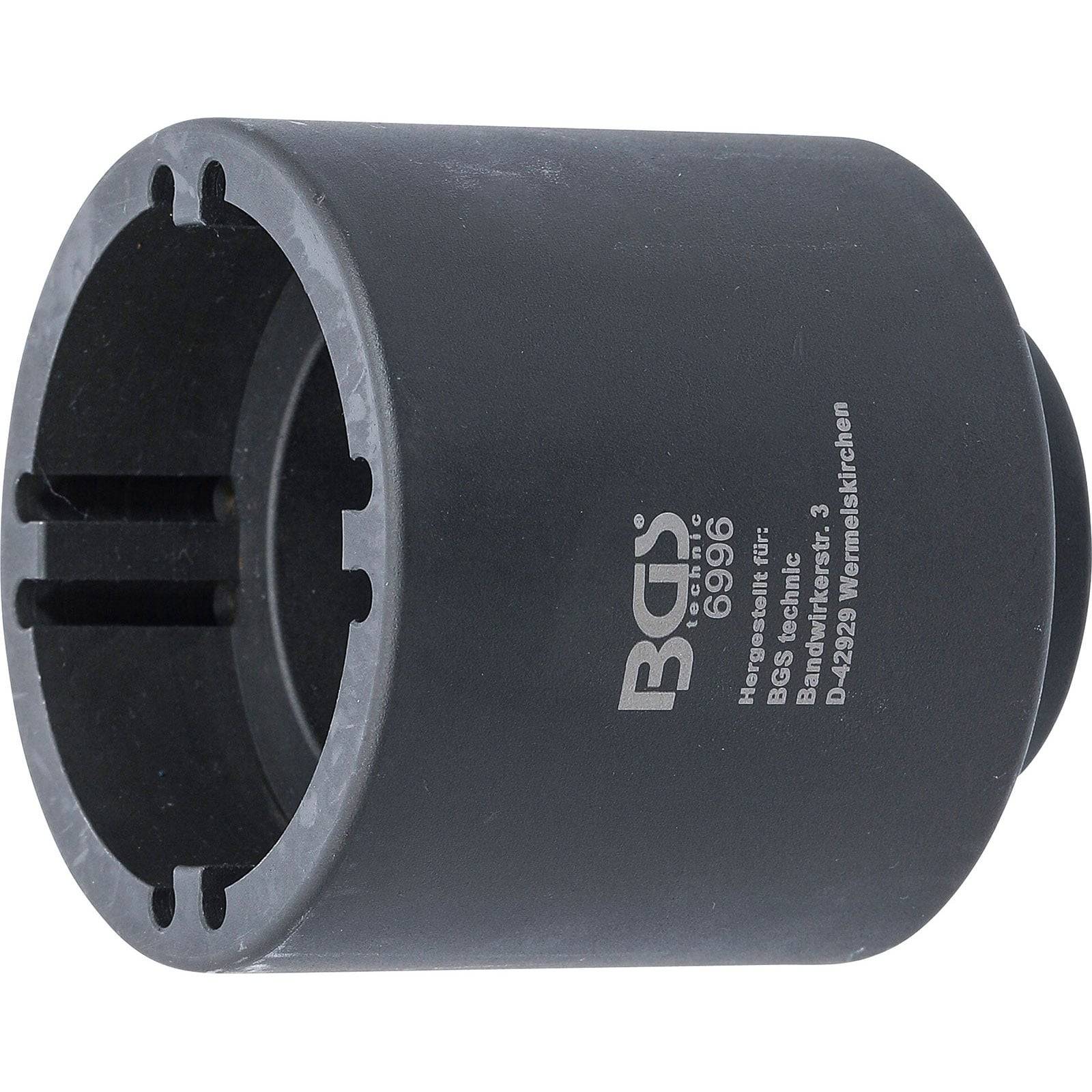 Ein robustes, zylindrisches Werkzeug mit Schlitzen, beschriftet mit 'BGS 6996', das zum Sichern oder Entfernen von Radmuttern verwendet wird.
