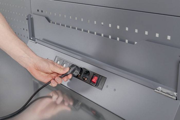 Lochplatte V6000-05SP, Mit 3-fach Schukoleiste 4 USB-Ports, 676 mmx301 mm, VIGOR