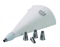 Ein weißer Spritzbeutel mit aufgesetzter Tülle und vier zusätzlichen Metallspritztüllen, die daneben auf einem einfarbigen Hintergrund platziert sind.