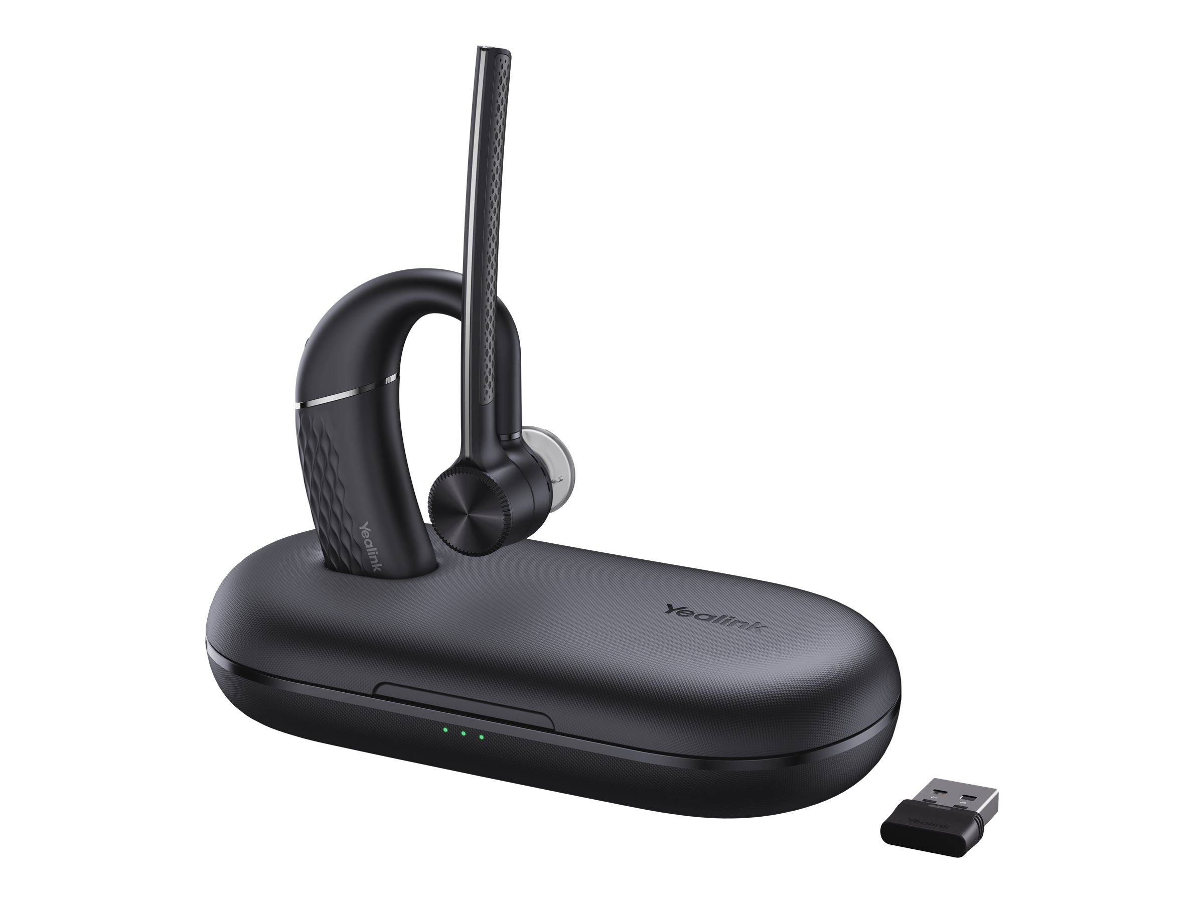 Schwarzes kabelloses Headset mit Ladecase und USB-Dongle auf weißem Hintergrund
