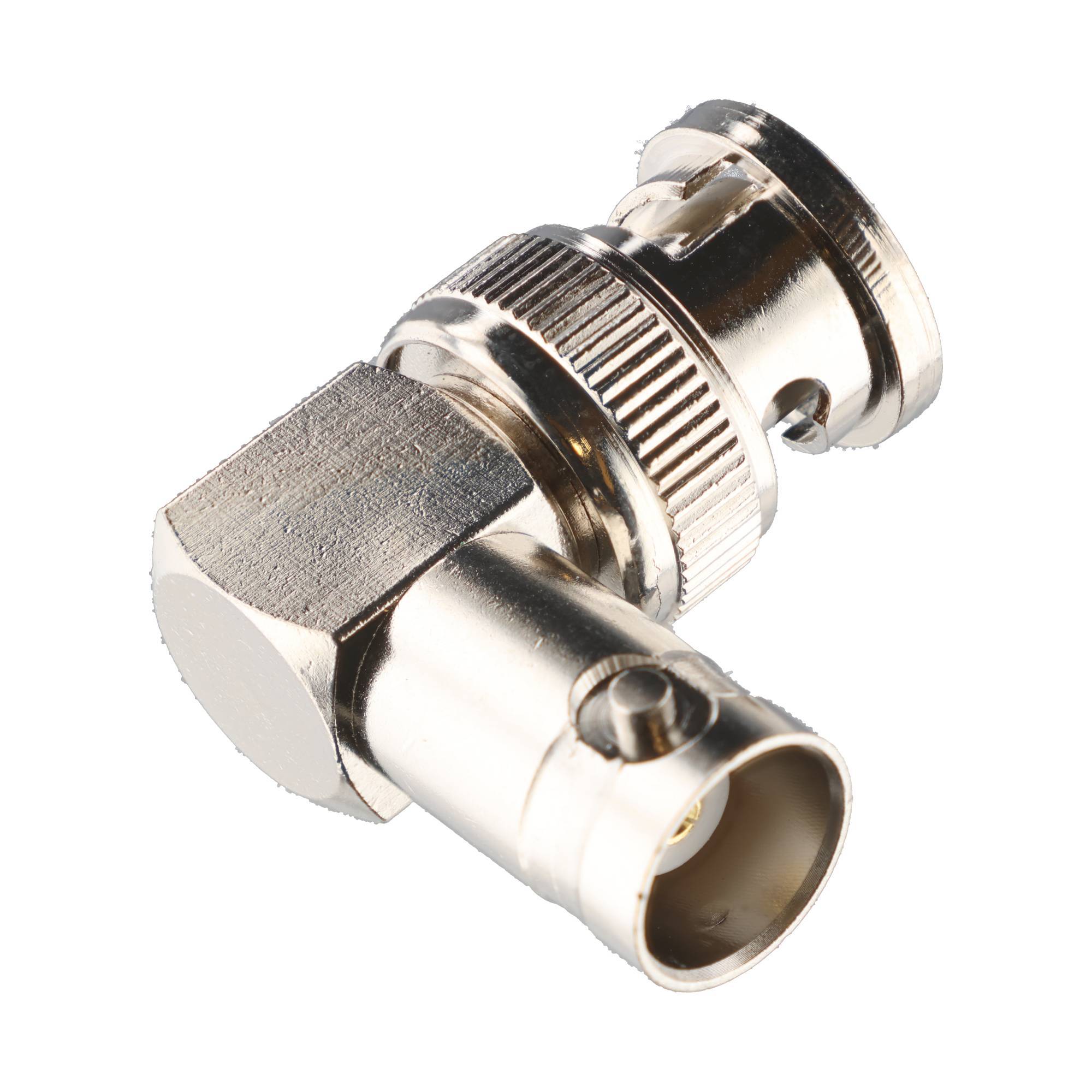 Nahaufnahme eines glänzenden Metall-BNC-Koaxialkabelstecker-Adapters auf weißem Hintergrund.