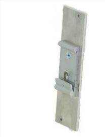 Eine Metallhalterung, die an einem rechteckigen Träger befestigt ist, mit einem Sicherungsmechanismus, der eine Schraube an der Oberseite und einen Schlitz zur Befestigung von Komponenten aufweist.