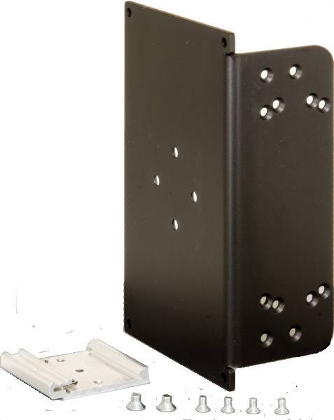 Eine schwarze Wandhalterung mit mehreren Befestigungslöchern, die für eine sichere Installation konzipiert ist. Eine kleine weiße Montagekompnente liegt daneben.