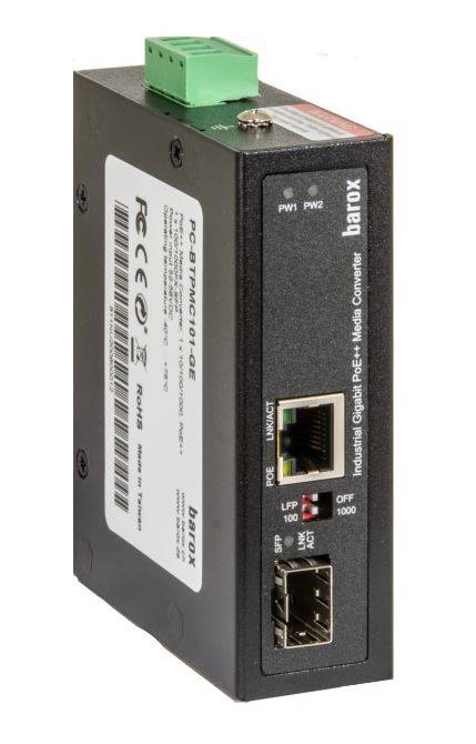 Industrielles barox Power-over-Ethernet-Gerät mit Ethernet-Anschlüssen, Status-LEDs und einem grünen Terminalstecker oben.