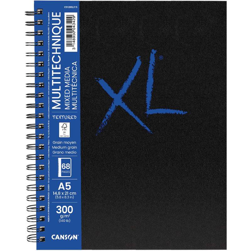 Ein schwarzes Spiralgebundenes Notizbuch mit einem blauen 'XL' Logo, auf dem Cover mit der Aufschrift 'Multitechnique Mixed Media' versehen. Größe: A5, 68 Blatt, 300 g/m².
