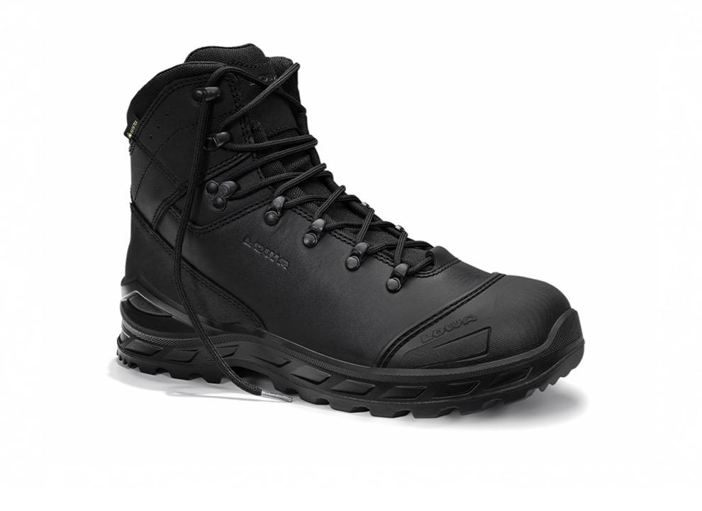 Ein schwarzer Wanderschuh mit profilierter Sohle, hoher Knöchelunterstützung und robusten Schnürsenkeln, entwickelt für Outdooraktivitäten und raues Gelände.