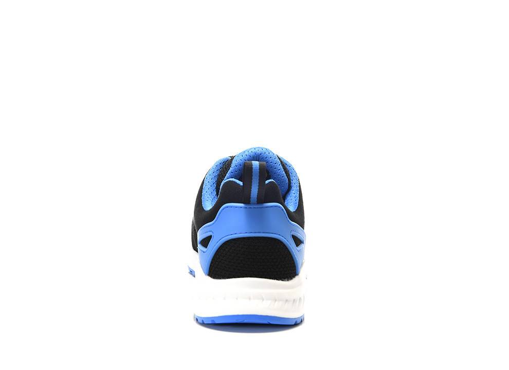 Ein blau-schwarzer Sportschuh, von hinten gesehen, mit gedämpfter Sohle und Mesh-Textur, geeignet für Laufen oder Sportaktivitäten.
