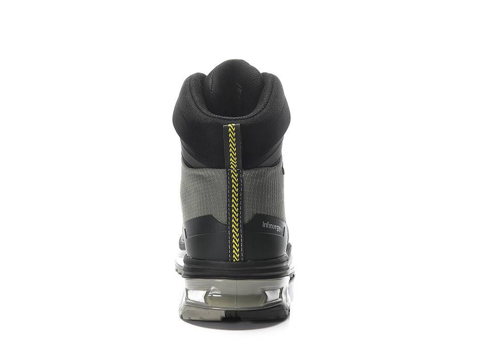 Ein schwarz-grauer Sportschuh, von hinten gezeigt, mit sichtbarer Luftpolsterung in der Sohle und einem gelb gestreiften Zuglasche.