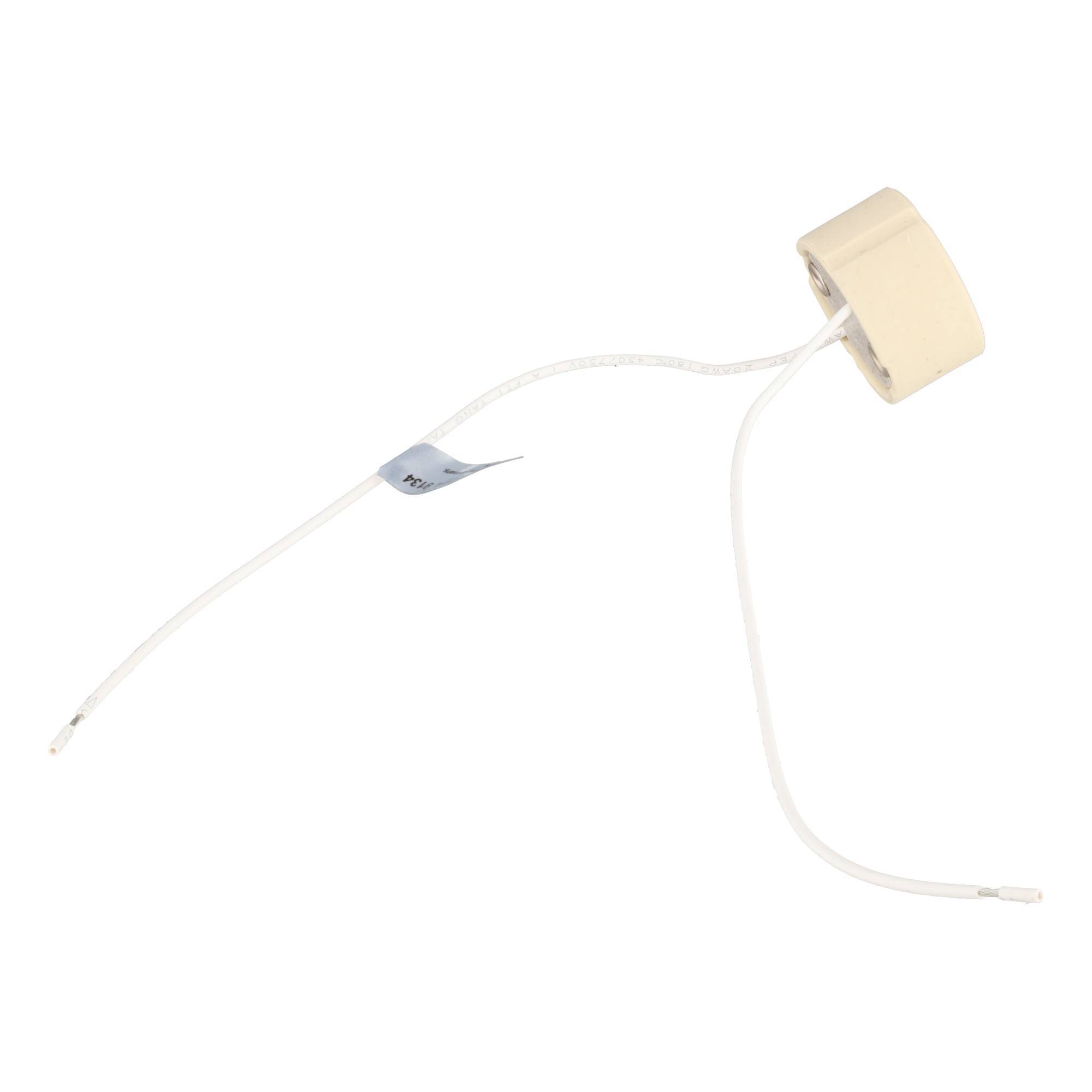 Kleiner beiger Kunststoffstecker mit zwei dünnen weißen Drähten auf weißem Hintergrund.