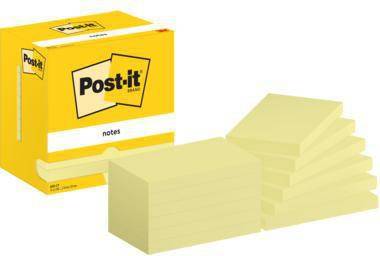 Gelbe Post-it-Notizen-Schachtel mit mehreren hellgelben Haftnotiz-Blöcken, die daneben auf weißem Hintergrund gestapelt sind.