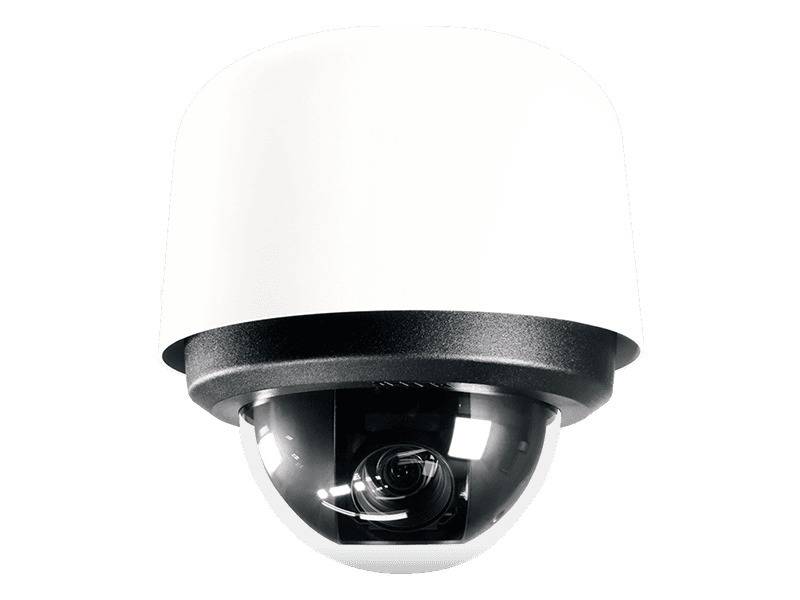 Eine Dome-Sicherheitskamera mit einer transparenten Schutzabdeckung, an einem weißen Hintergrund montiert, zur Überwachung in verschiedenen Umgebungen.