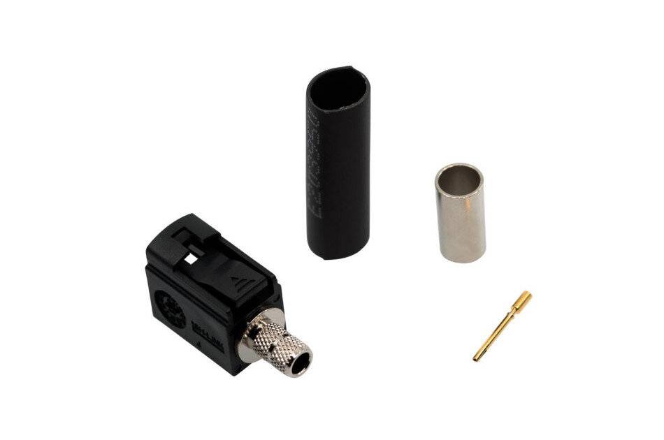 Kleines Steckerverbinder-Set mit schwarzem Gehäuse, Schrumpfschlauch, Metallhülse und goldenem Stift auf weißem Hintergrund.