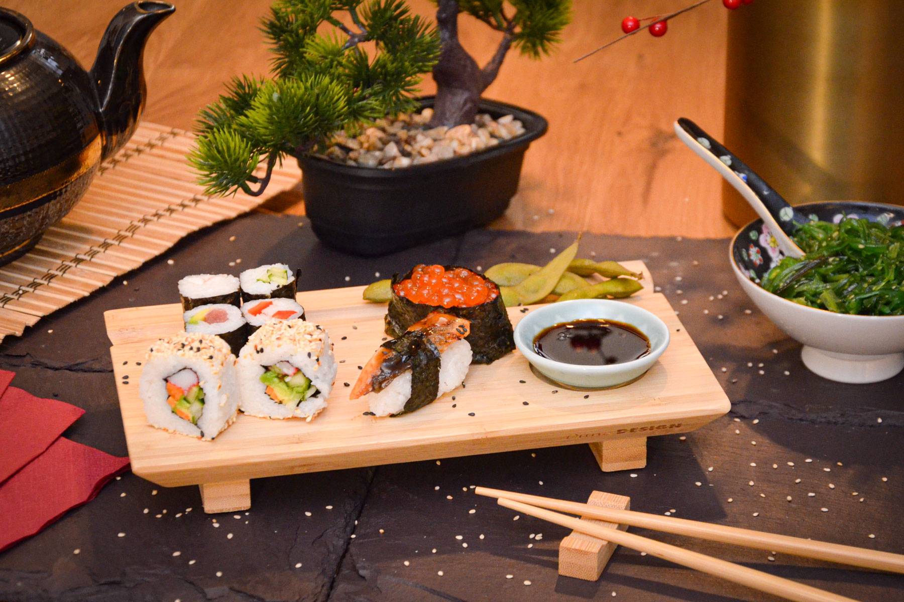 4x Japanisches Sushi Brett - 27x16x4 Bambus Platten Set - Teller mit Schälchen