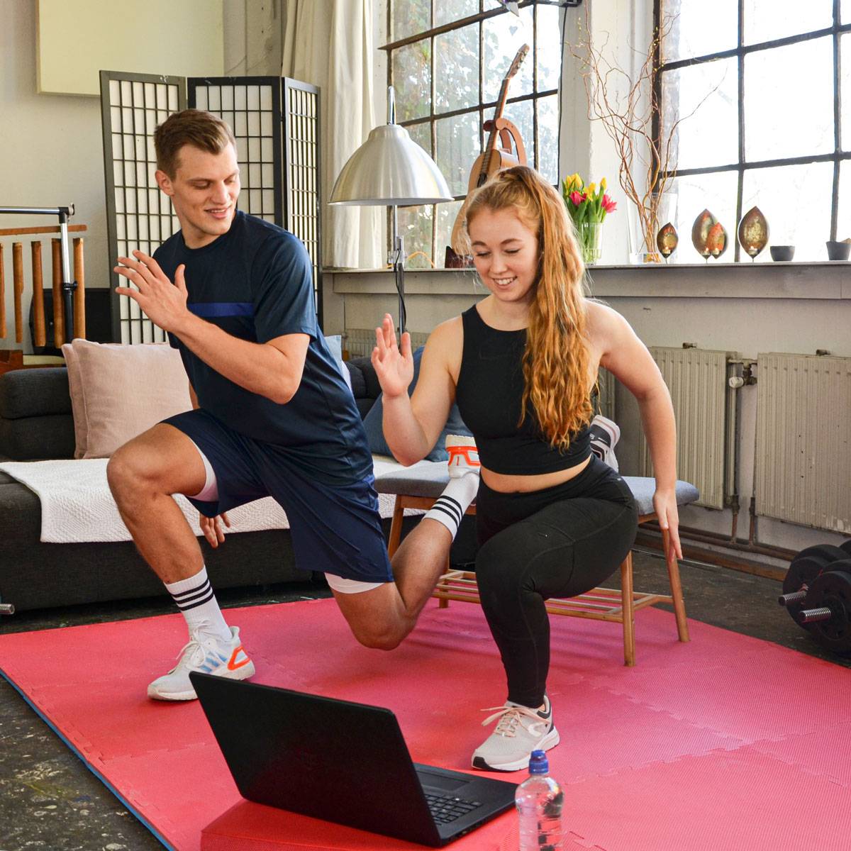 4.8qm Profi Fitnessmatte 2cm - 12er Set 63x63 Bodenschutzmatte für Fitnessgeräte