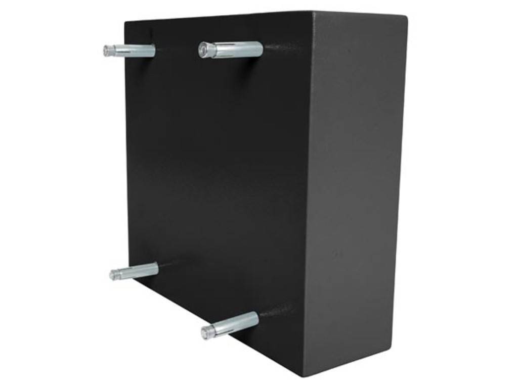 Ein schwarzer rechteckiger Metallblock mit vier vorstehenden silbernen Stäben, die auf einer Seite in einem quadratischen Muster angeordnet sind.