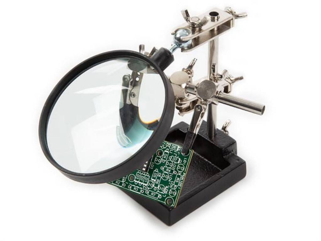 DRITTE HAND MIT LUPE