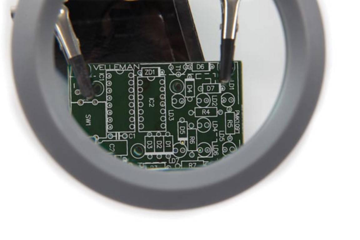 DRITTE HAND MIT LUPE, LED-LAMPE UND LÖTKOLBENSTÄNDER