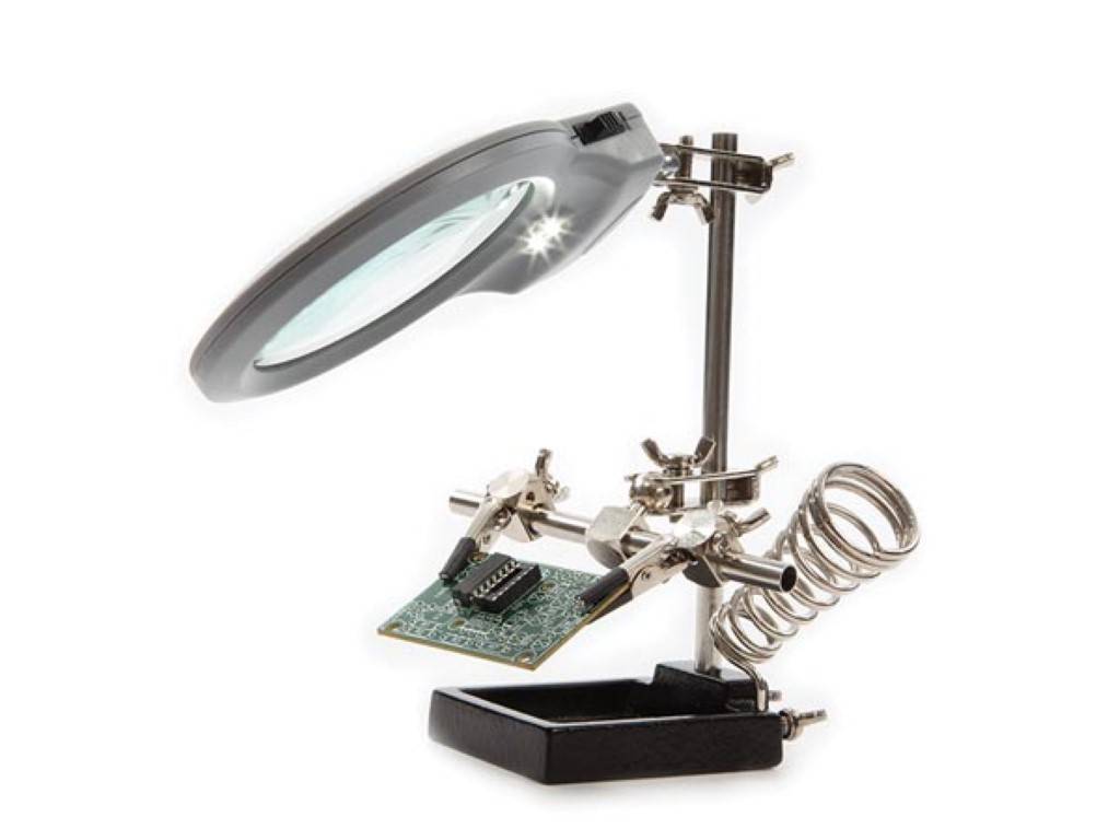 DRITTE HAND MIT LUPE, LED-LAMPE UND LÖTKOLBENSTÄNDER