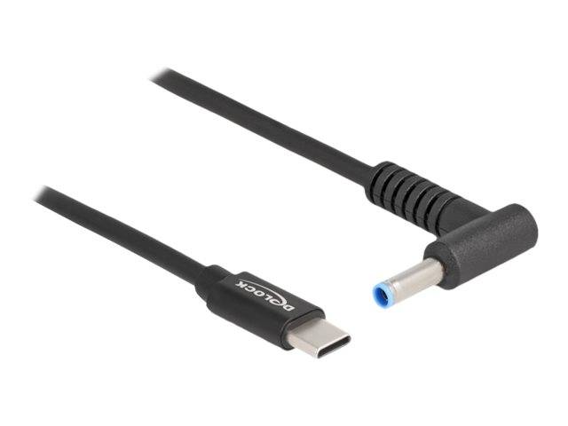 Schwarzes USB-C-Kabel mit einem rechtwinkligen Stecker und einem separaten zylindrischen Stromstecker, gezeigt auf weißem Hintergrund.