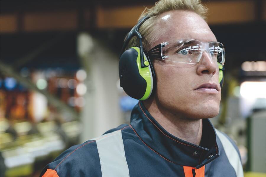 Schutzbrille 3M™ SecureFit™ 400 SF402AF Rahmen schwarz / grün Scheibe grau Scheibenkennzeichnung 5-3.1 3M 1 FT Beschicht