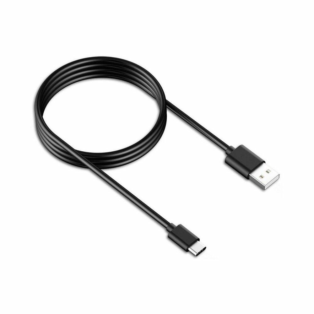 Schwarzes USB-auf-USB-C-Ladekabel, aufgerollt auf weißem Hintergrund, mit Standard-USB-A-Stecker an einem Ende und USB-C-Anschluss am anderen Ende.