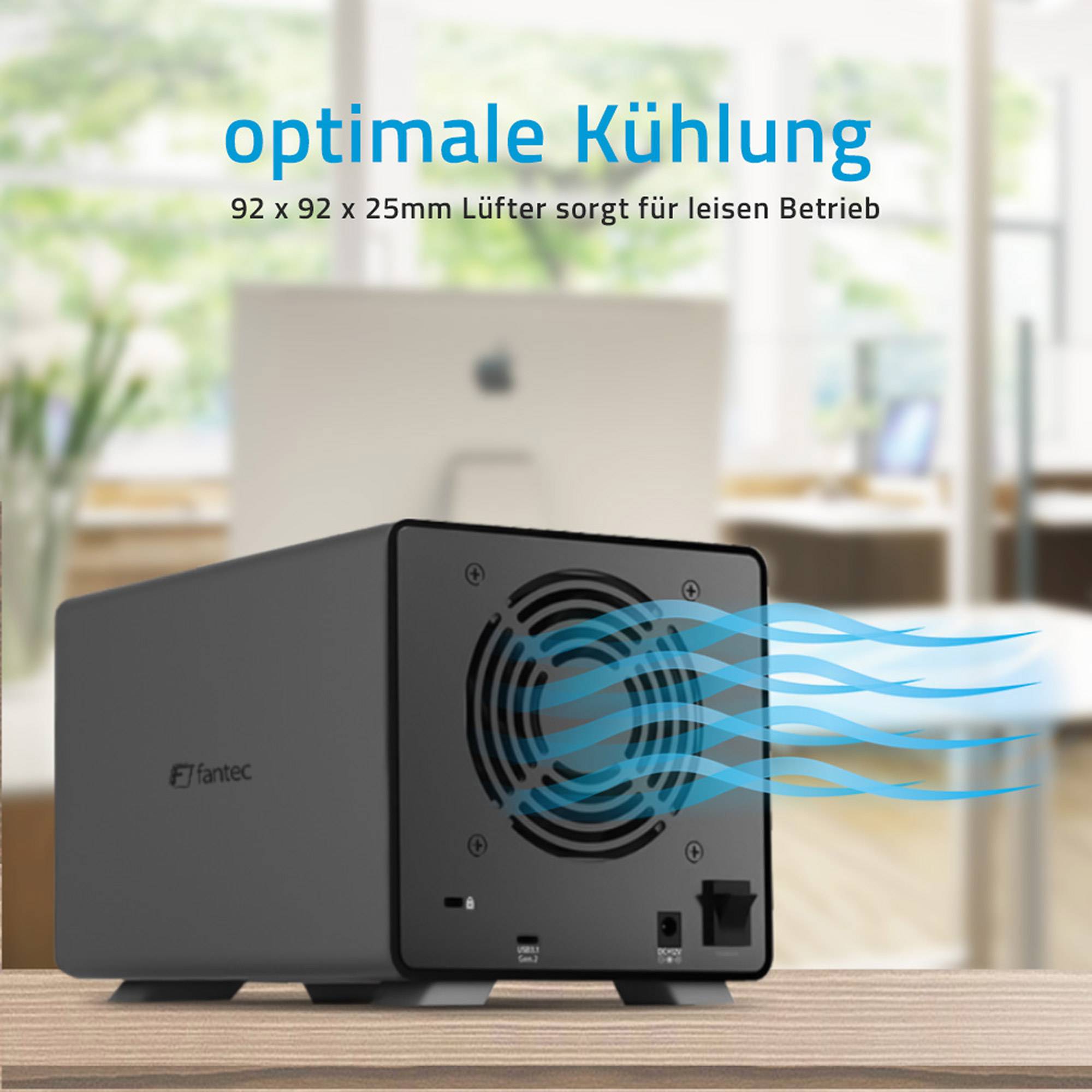 Schwarzes Gerät mit Frontlüfter auf einem Schreibtisch, mit bluer Luftströmung und deutschem Text „optimale Kühlung