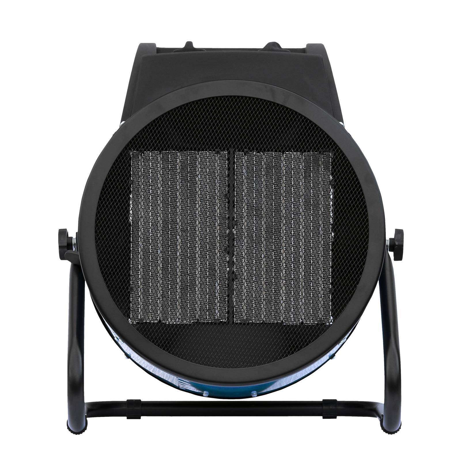 Frontansicht eines tragbaren elektrischen Raumheizgeräts mit einem kreisförmigen, von einem Gittergehäuse abgedeckten Heizelement, das auf einem schwarzen Ständer steht und vor weißem Hintergrund isoliert ist.
