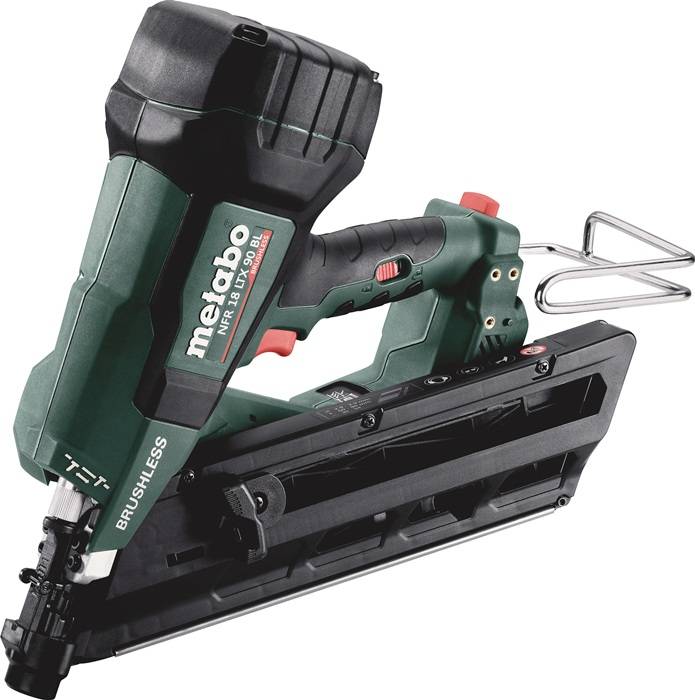 Metabo Akku-Brushless-Nagler, in der Seitenansicht mit Akku und Magazin gezeigt, zum Einschlagen von Nägeln oder Klammern.