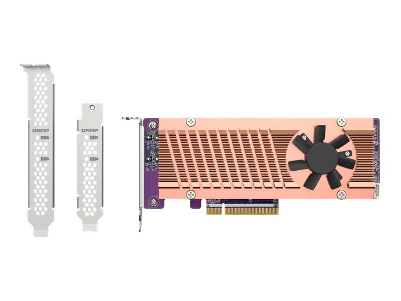 Eine QNAP PCIe-Erweiterungskarte mit großem Kupfer-Kühlkörper und Lüfter, gezeigt mit zwei silbernen Metallmontageklammern auf der linken Seite.