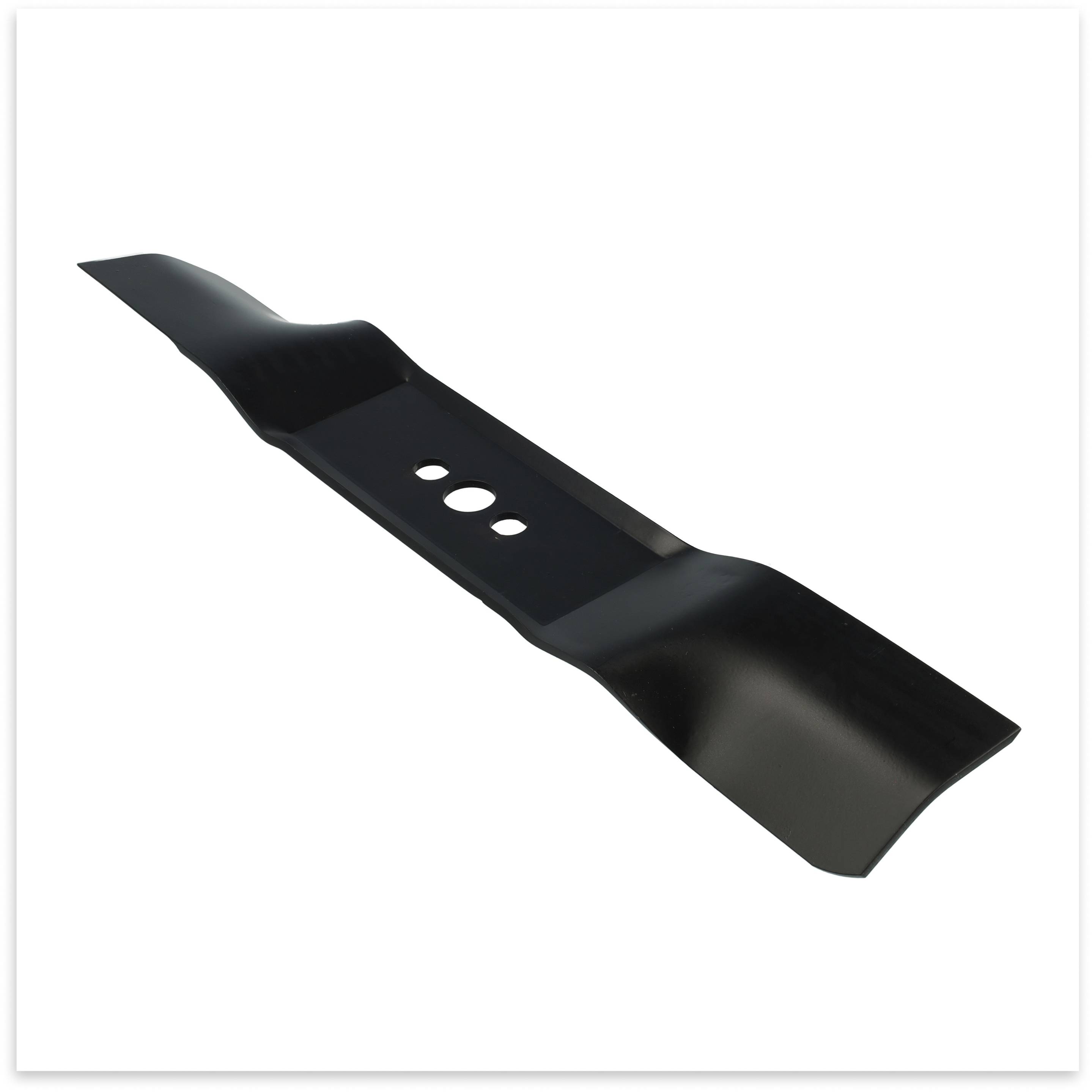 Schwarzes Rasenmähmesser mit drei Befestigungslöchern, gezeigt auf einfachem weißem Hintergrund.