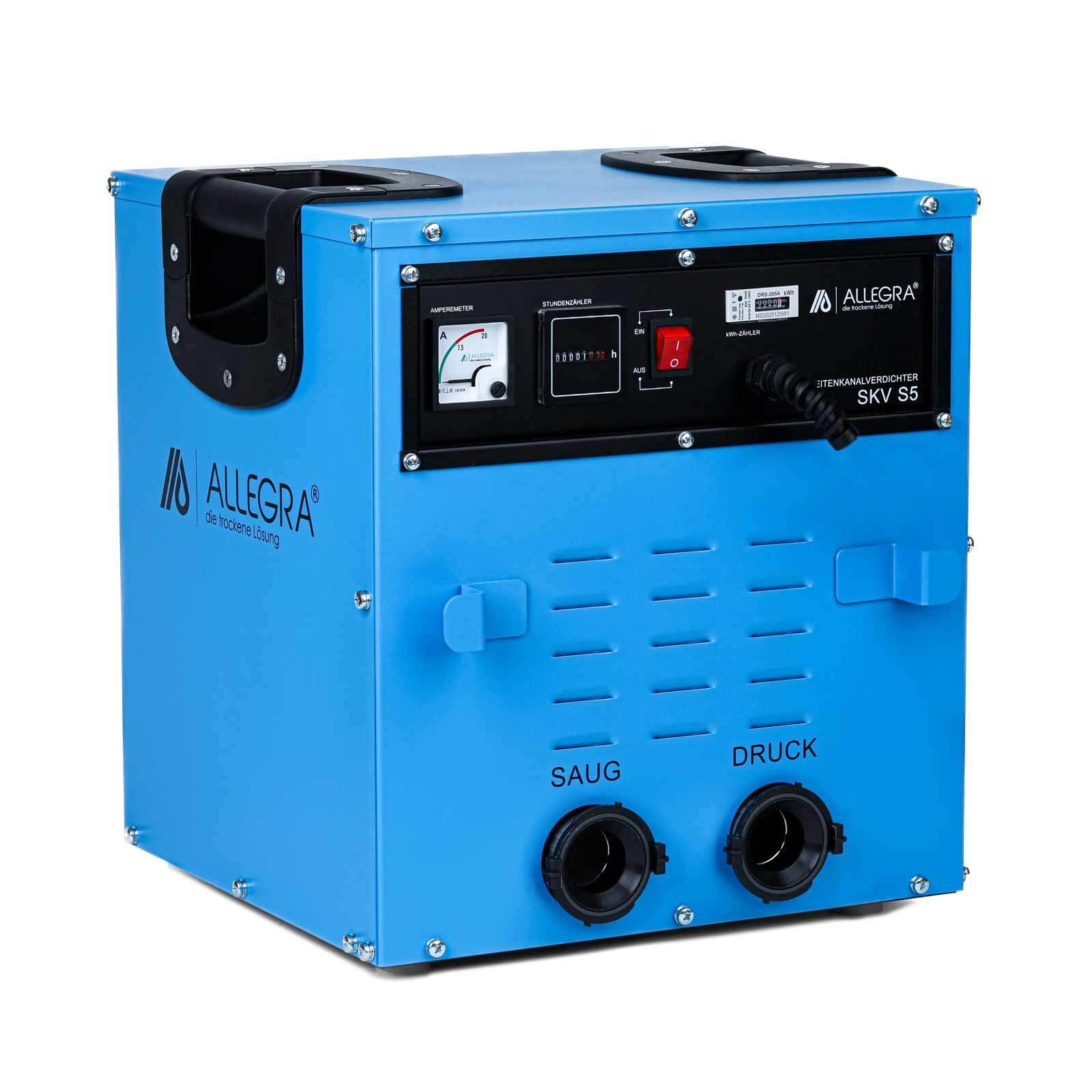 Blauer ALLEGRA Industrie-Saug-/Extraktionsaggregat mit Bedienfeld, Stromschalter, Manometer, Schlauchanschluss und gekennzeichneten Ein- und Auslassanschlüssen „SAUG