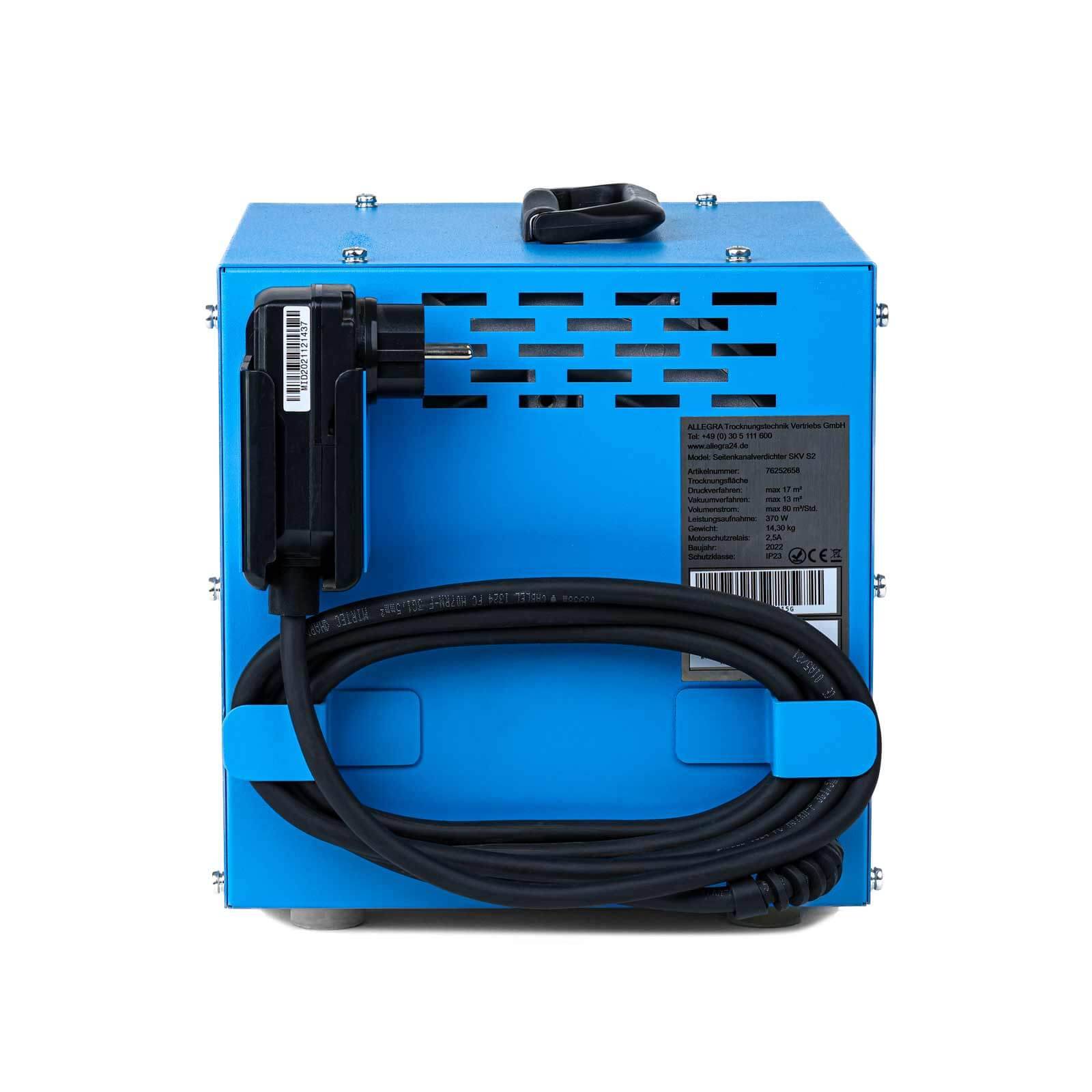 Blaue industrielle elektrische Einheit mit schwarzem Stromstecker und aufgewickeltem Kabel an der Vorderseite, vor weißem Hintergrund dargestellt.