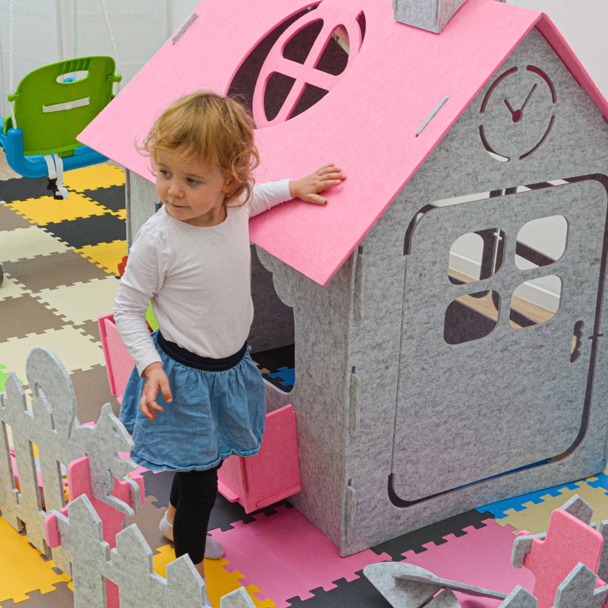 Kinder Spielhaus aus Recycling Filz 110x100x124 Indoor Outdoor Haus mit Zubehör