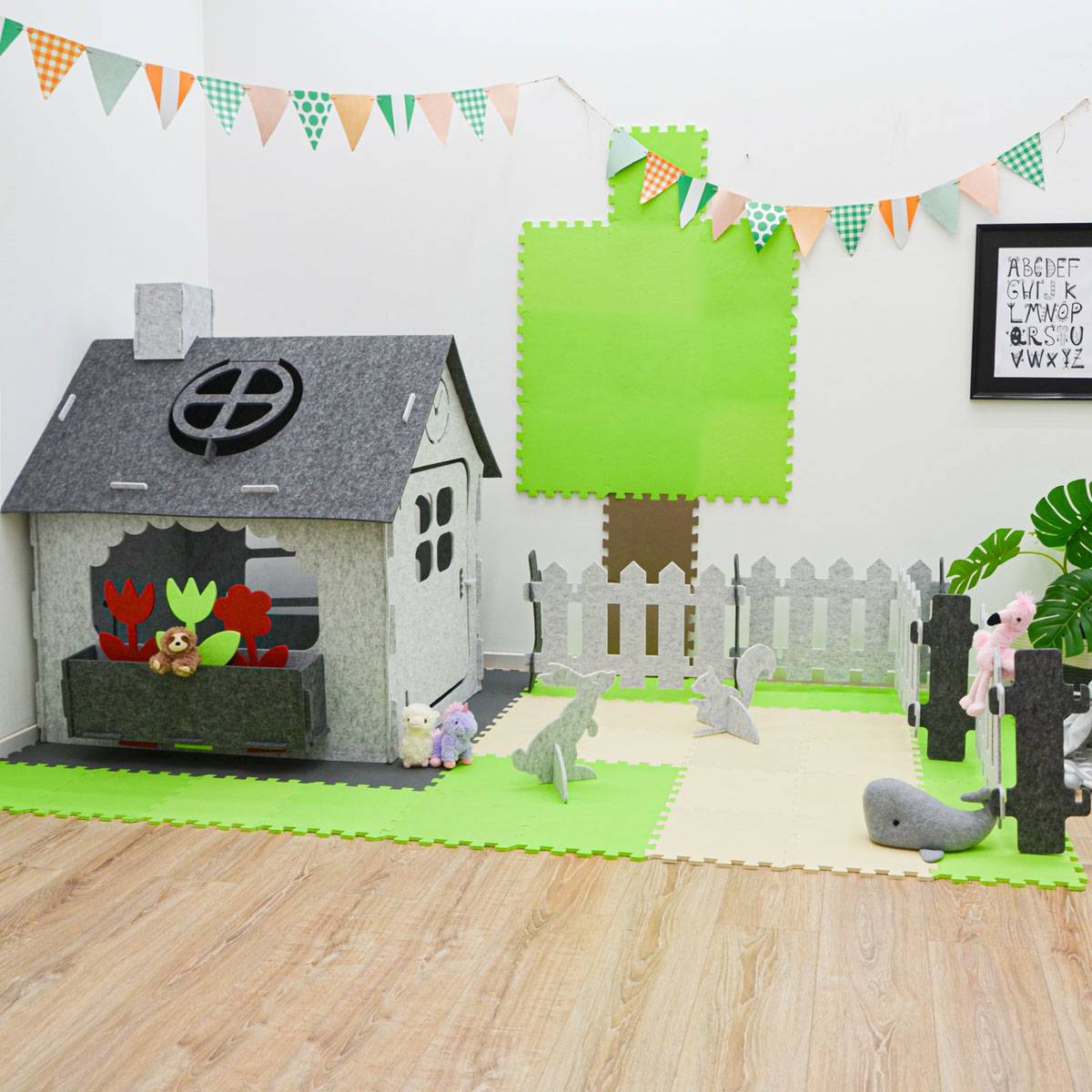 Kinder Spielhaus aus Recycling Filz 110x100x124 Indoor Outdoor Haus mit Zubehör