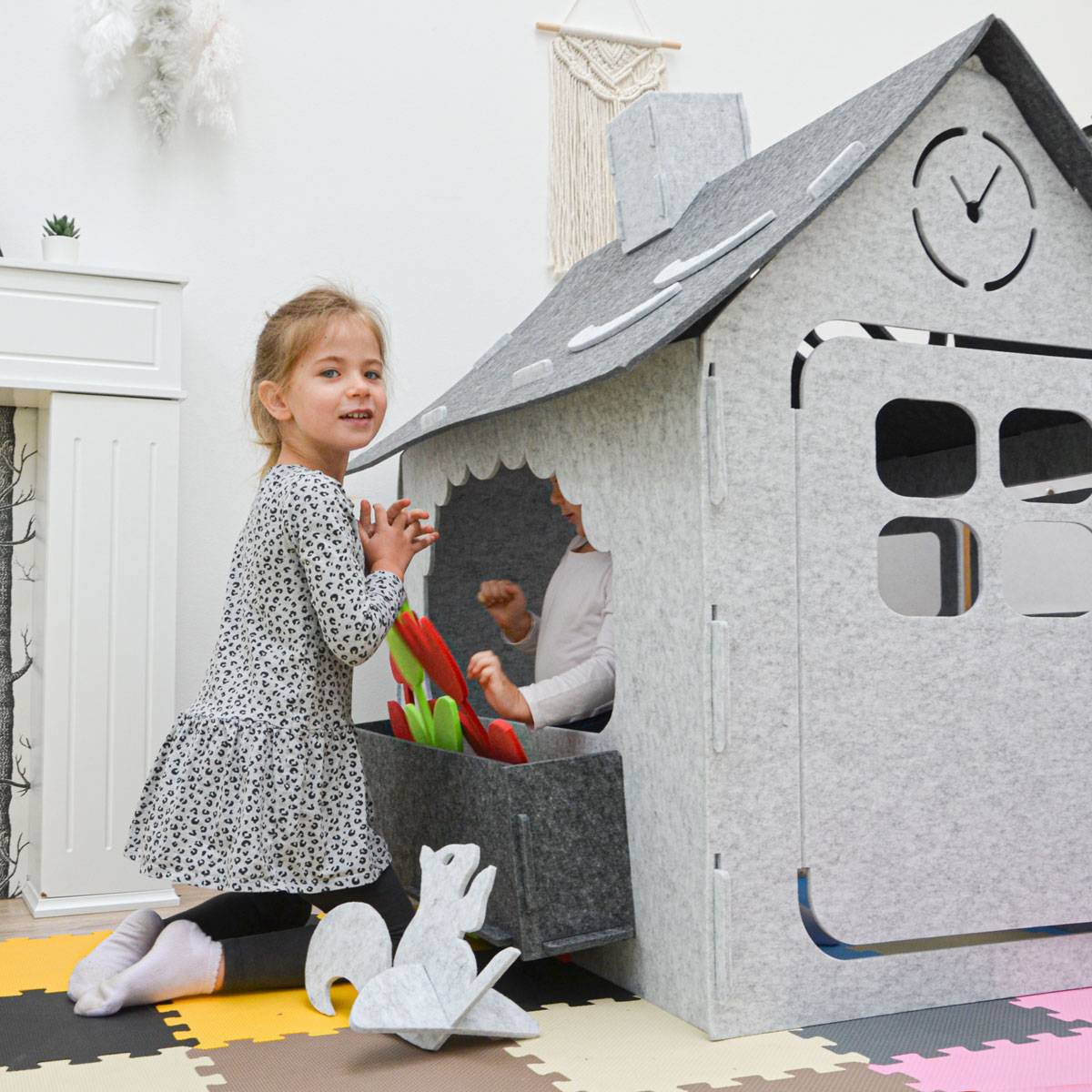 Kinder Spielhaus aus Recycling Filz 110x100x124 Indoor Outdoor Haus mit Zubehör