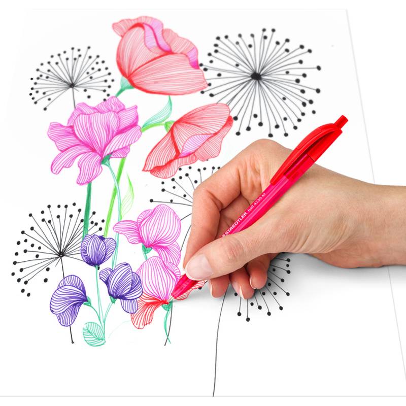 Eine Hand, die einen roten Stift hält, zeichnet farbenfroh Blumen und Blätter auf weißem Papier, mit schwarzen gepunkteten Kreisen im Hintergrund.