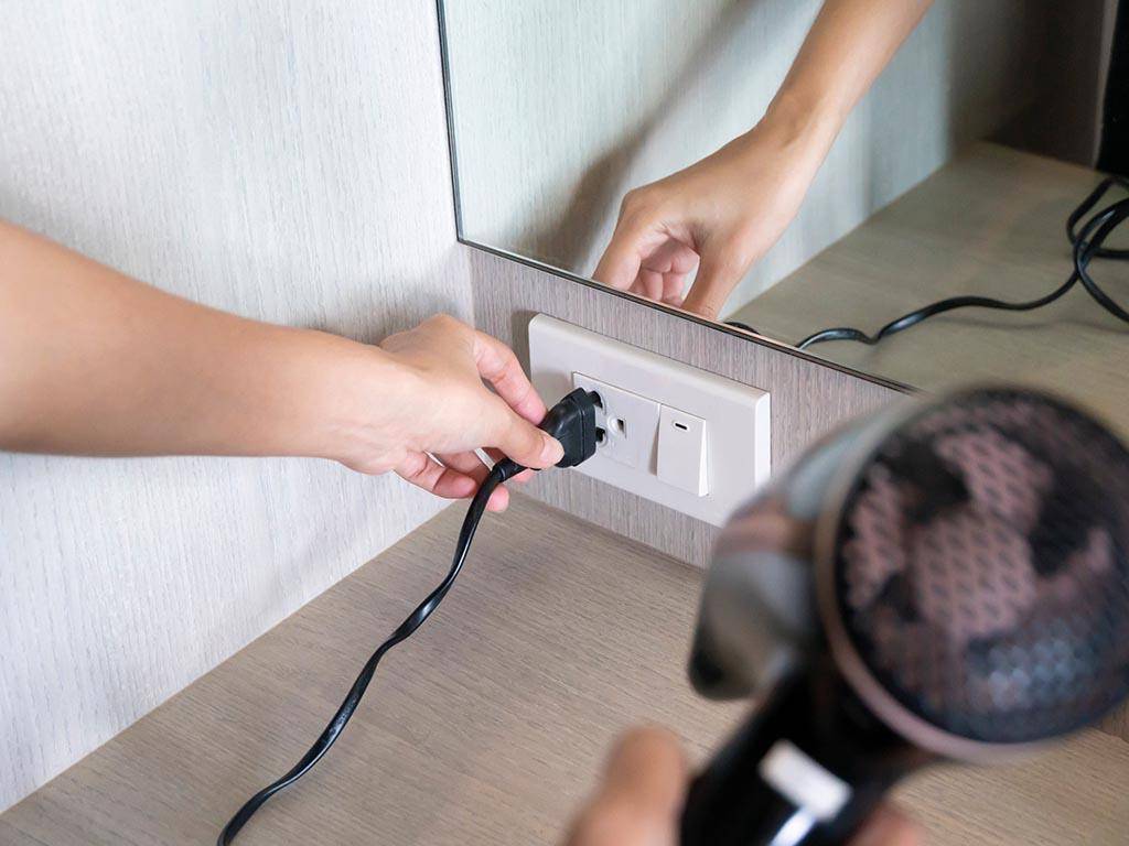 Perel NETZKABEL - SCHWARZ - CEE 7/16 "Eurostecker" + KABEL, FREIES