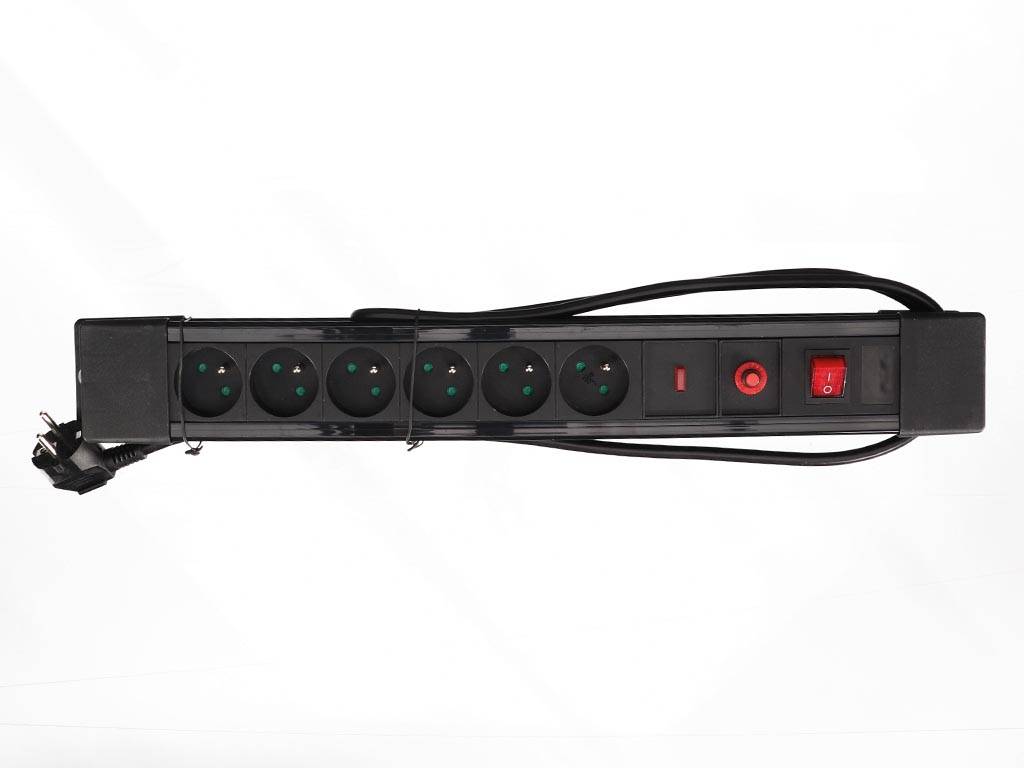 Perel Steckdosenleiste mit Schalter, Überlast- und Überspannungsschutz, 8 Steckdosen Typ E, Kabel 1.5 m, 3G1.5, Innenbereich, Schwarz