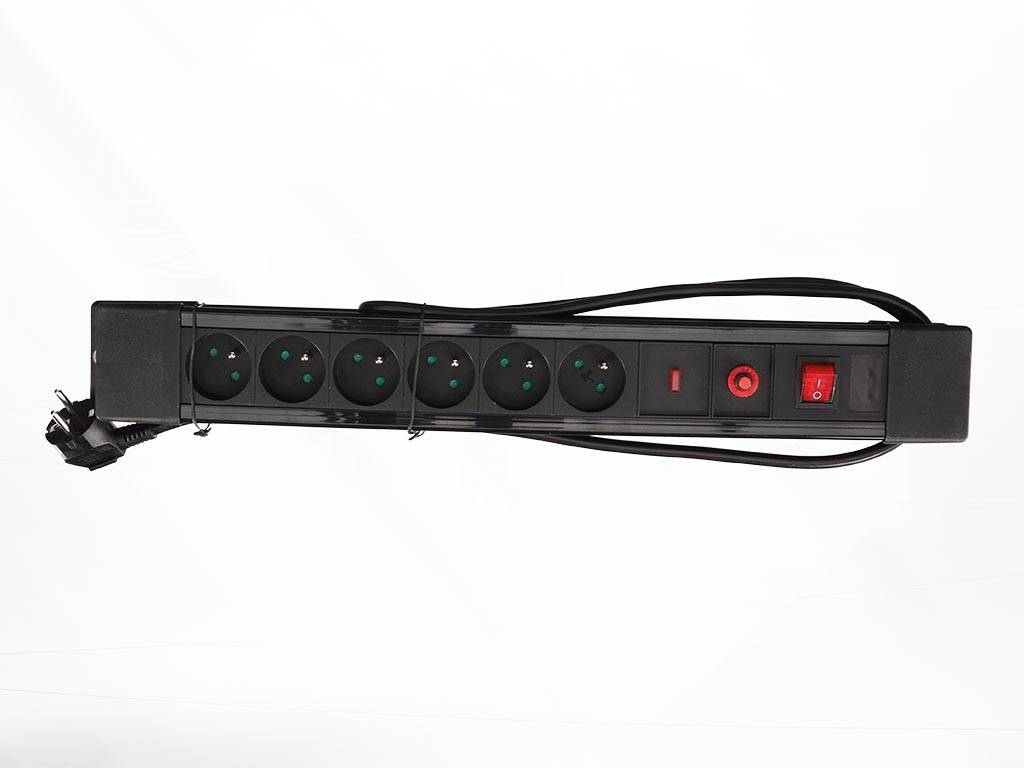 Perel Steckdosenleiste mit Schalter, Überlast- und Überspannungsschutz, 6 Steckdosen Typ E, Kabel 1.5 m, 3G1.5, Innenbereich, Schwarz