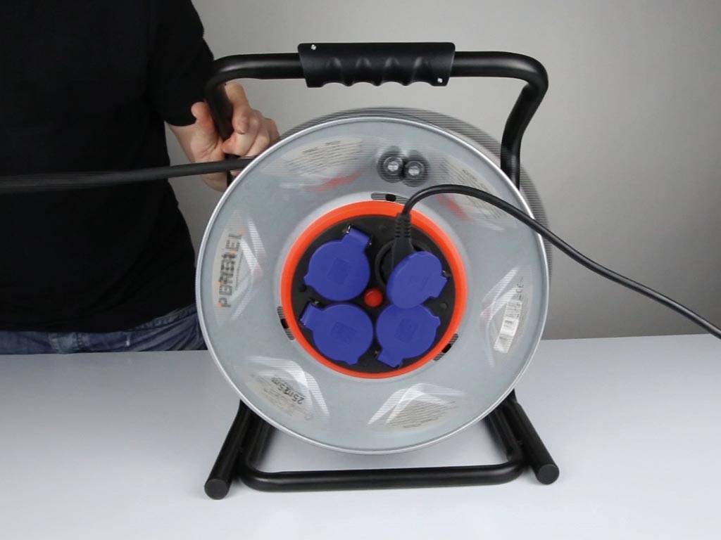 Perel Professionelle Kabeltrommel, spritzwassergeschützt (IP44), 4 Schutzkontakt-Steckdosen, Anti-Twist, Überhitzungsschutz, Kabellänge 40 m, 3G2.5